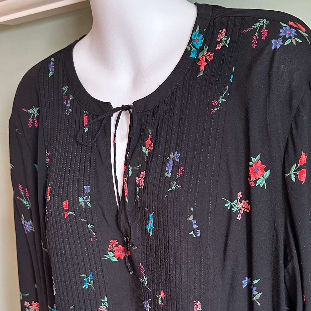 Old Navy Floral Black Women's Top size XL Long Sleeve - Picture 9 of 10